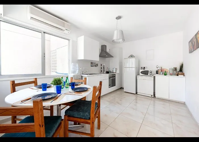 Myria Court 아파트 레메소스